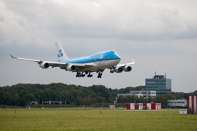 köper KLM-aktier