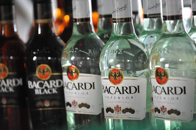 Köp Bacardi-aktier